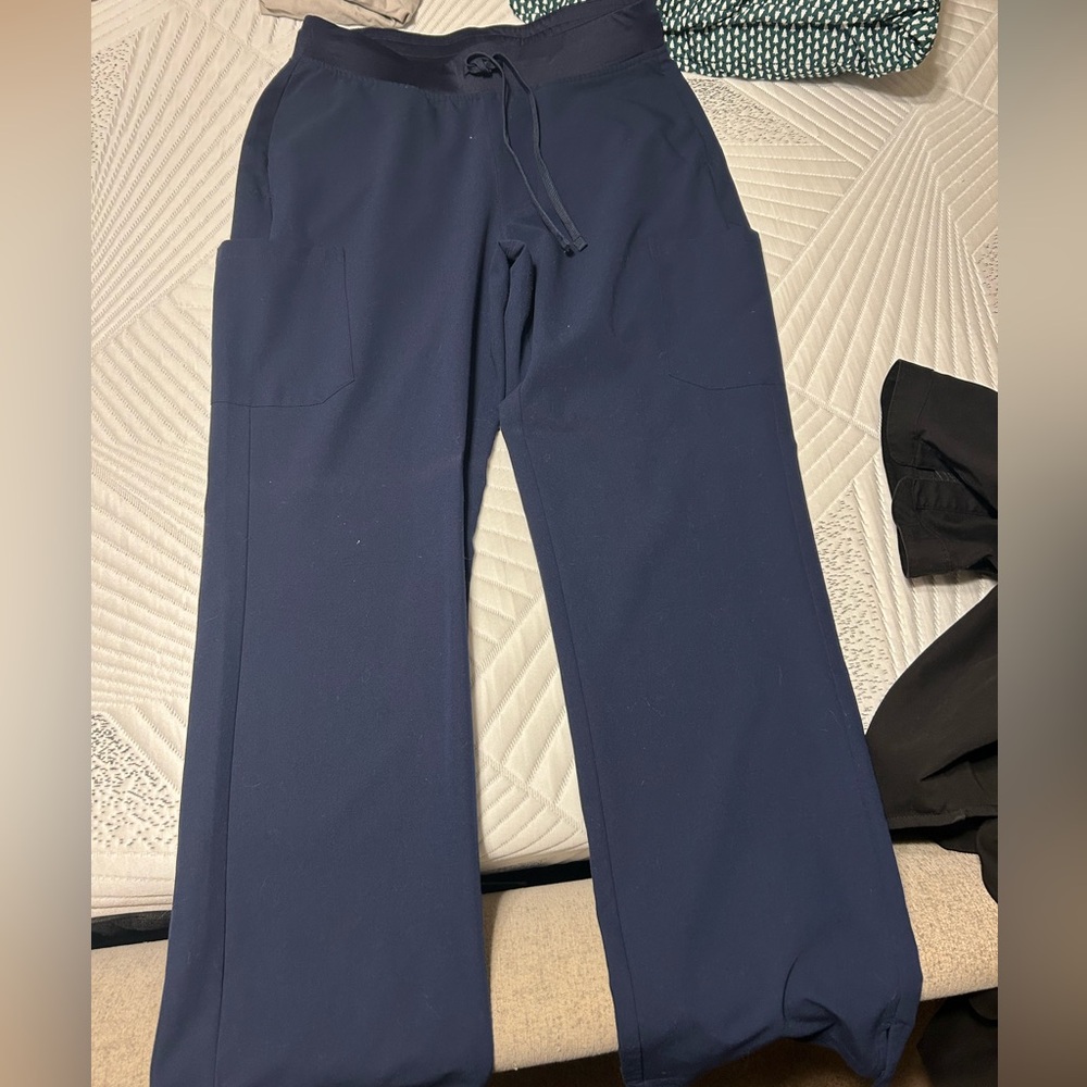 Mandala Women's Navy cargo scrubs